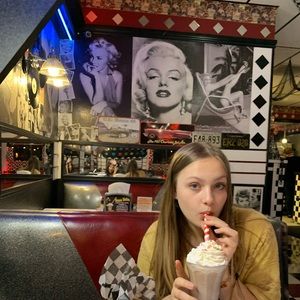 Meet your Posher, Emma